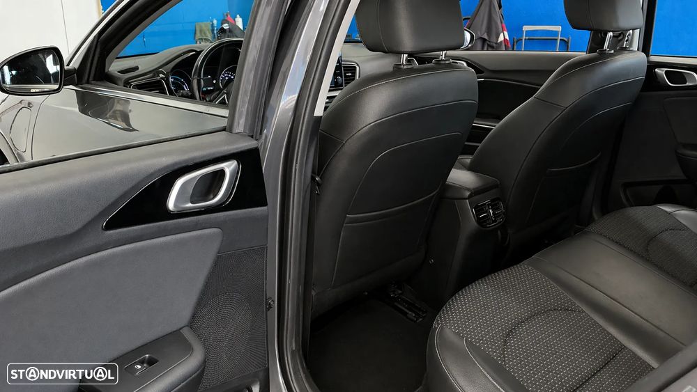 Kia XCeed 1.6 GDi PHEV Drive - 11