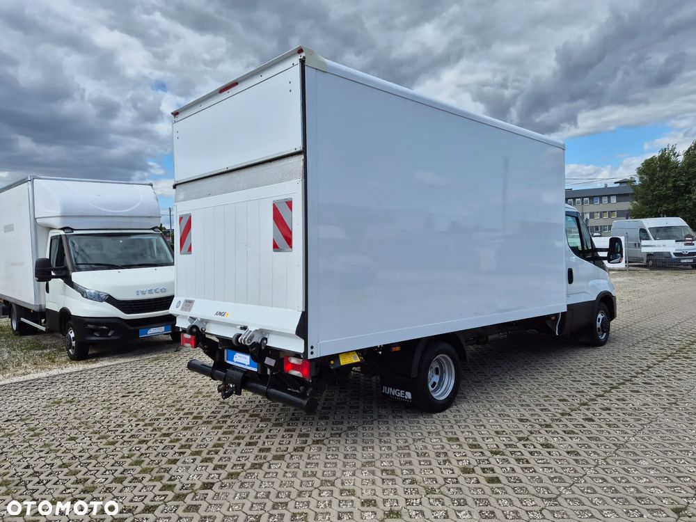 Iveco Daily 35C16, kontener 8PAL 4.38m x 2.12m x 2.13m, winda, klimatyzacja, bliźniaki, HAK 3.5T - 5