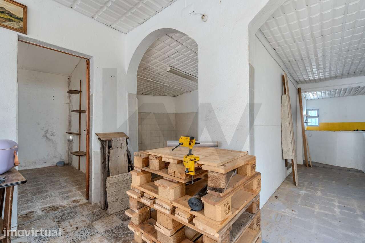 Espaço Comercial com Potencial de Conversão para Habitação | Charneca - Grande imagem: 5/24