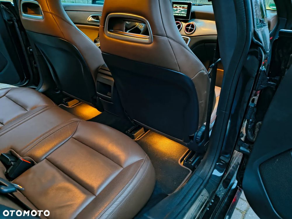Mercedes-Benz CLA 180 UrbanStyle Edition - 17