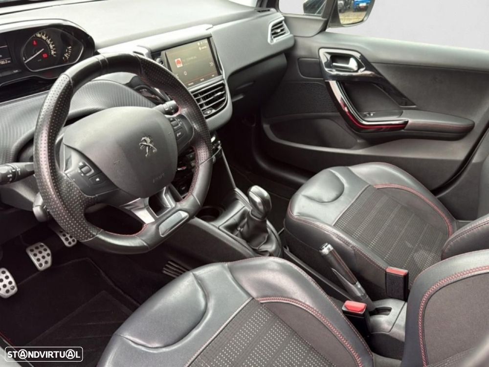 Peugeot 208 1.2 PureTech GT Line - 12