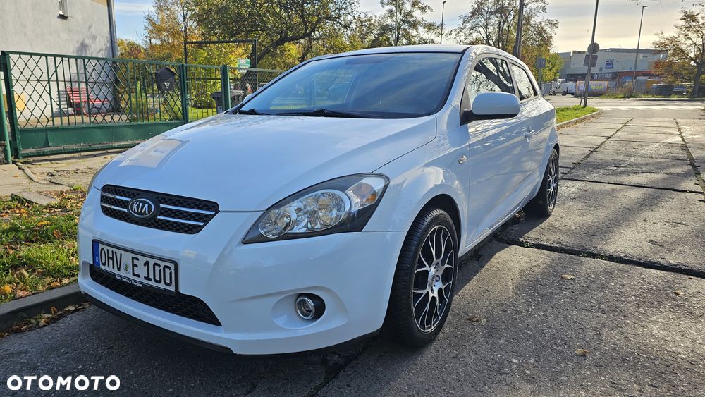 Kia Ceed 2010 photo 3