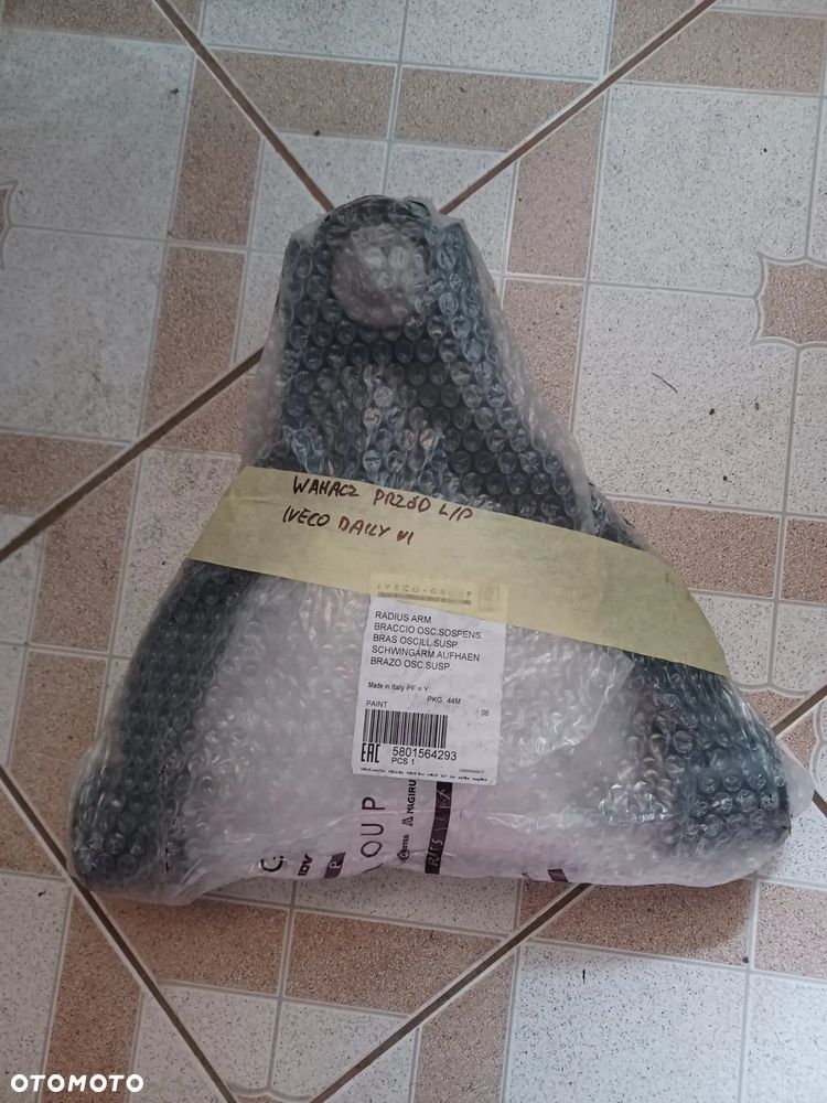 Wahacz przód górny L/P, IVECO DAILY VI - 2