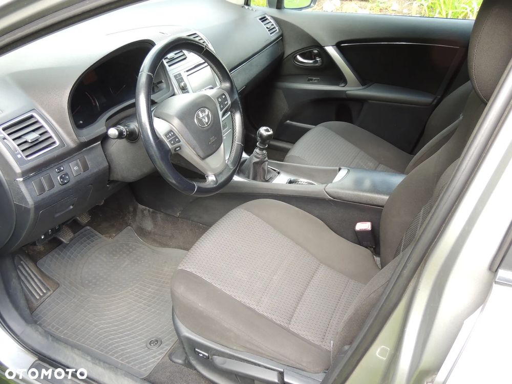 Toyota Avensis 2.0 D-4D Active - 10