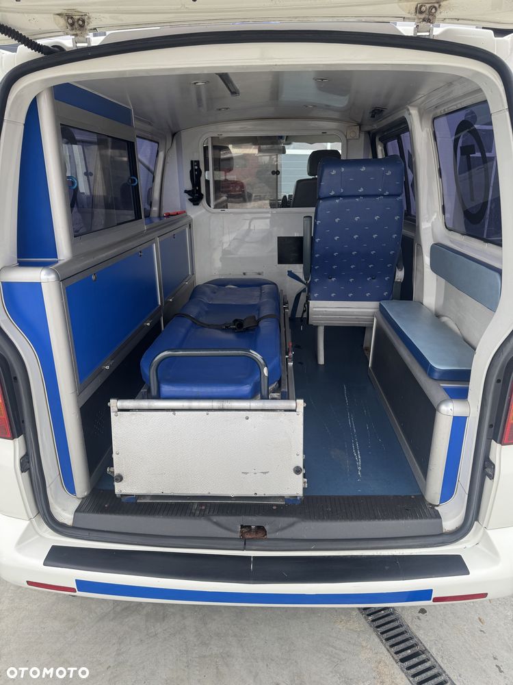 Volkswagen Transporter T5 Karetka Ambulans 2.5 TDI - 11