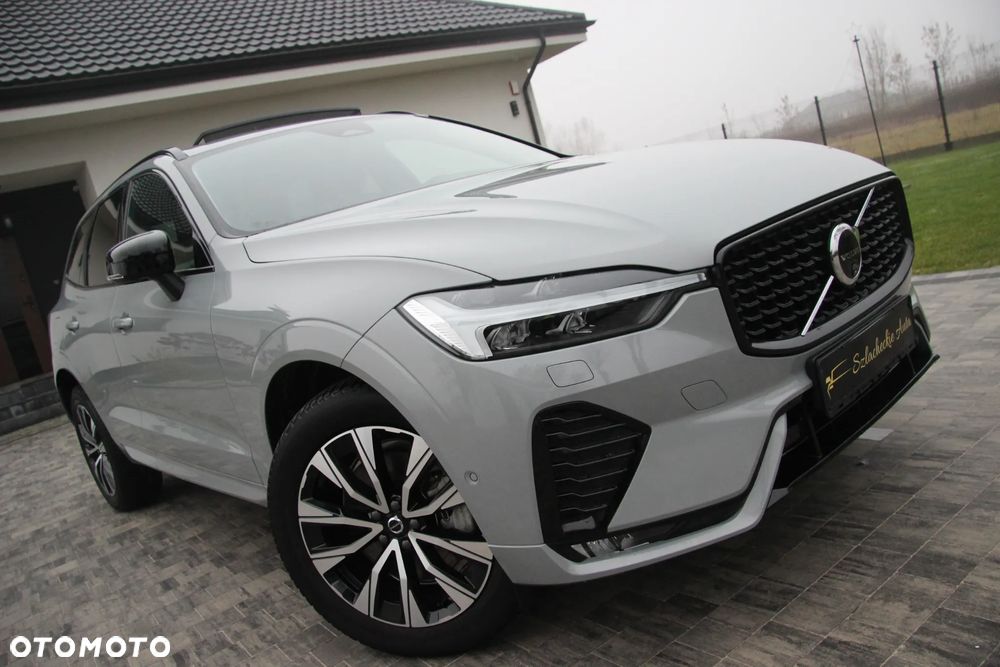 Volvo XC 60 B4 D Plus Dark - 25