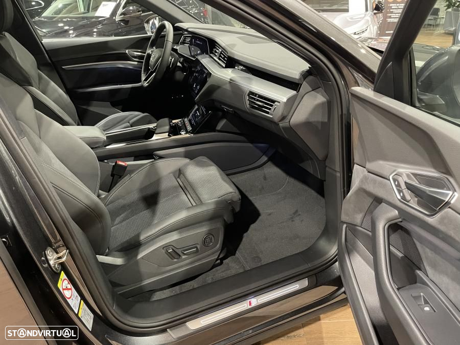Audi Q8 e-Tron 55 quattro S line - 26