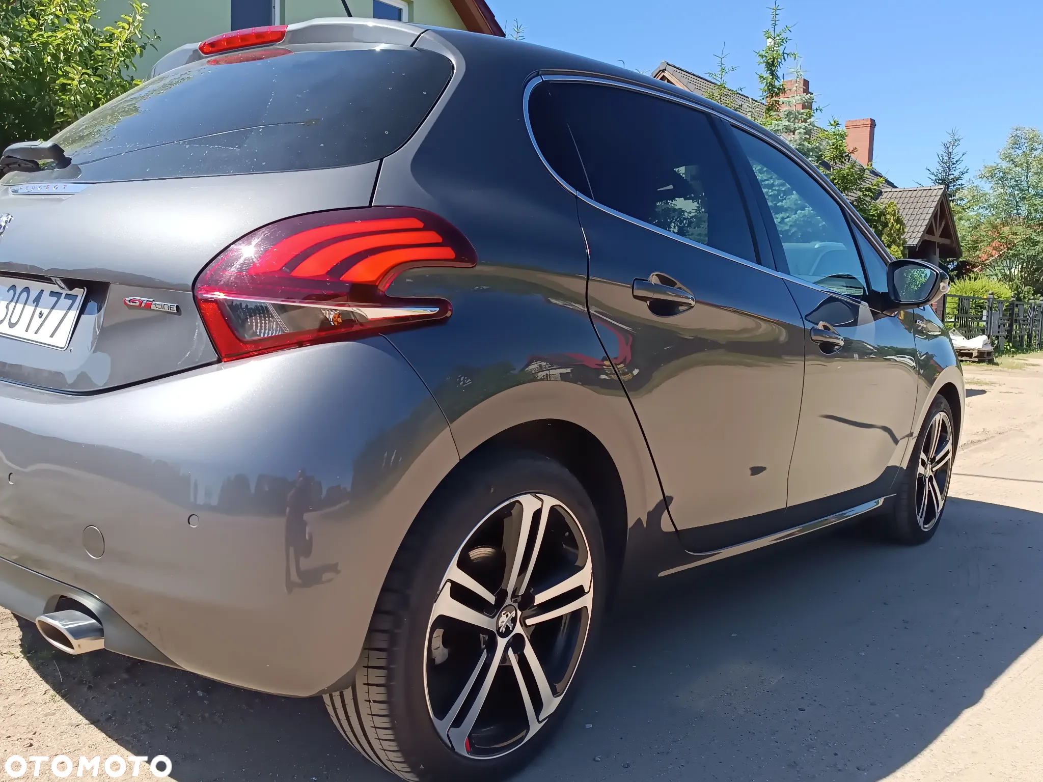 Peugeot 208 - 12