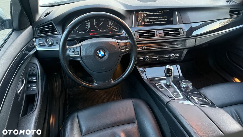 BMW Seria 5 525d Luxury Line - 8