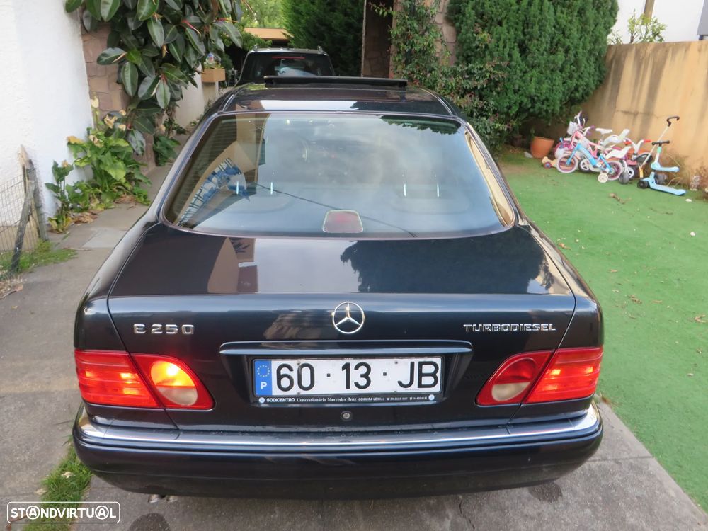 Mercedes-Benz E 250 TD Classic - 6