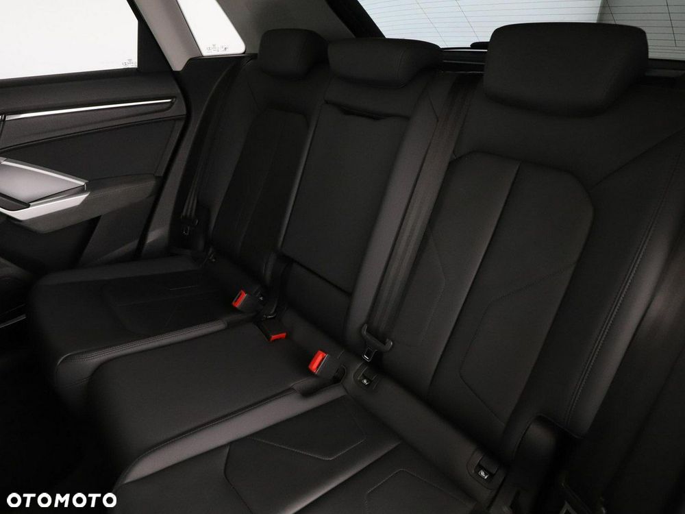Audi Q3 - 18
