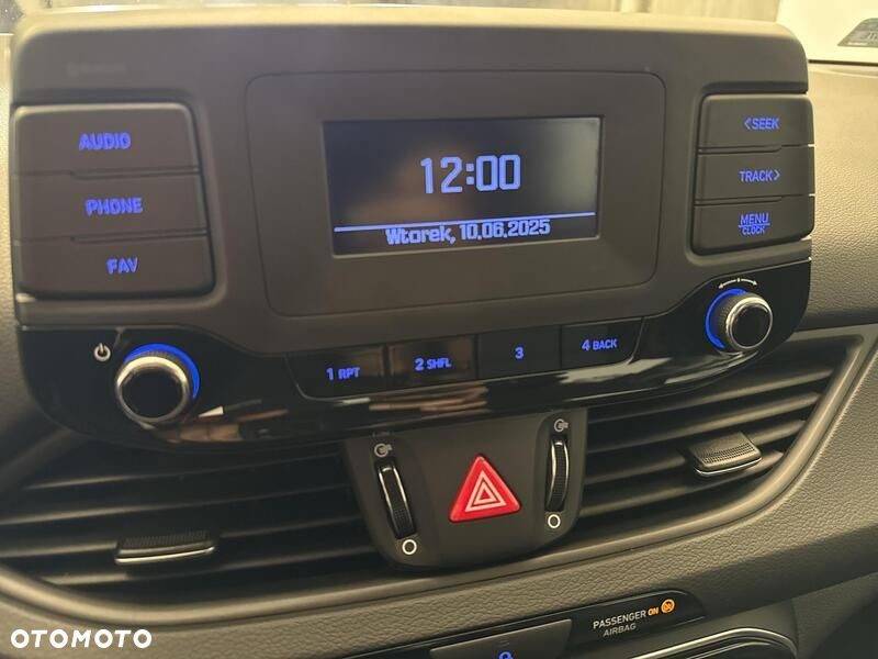Hyundai i30 1.5 DPI Classic + - 15