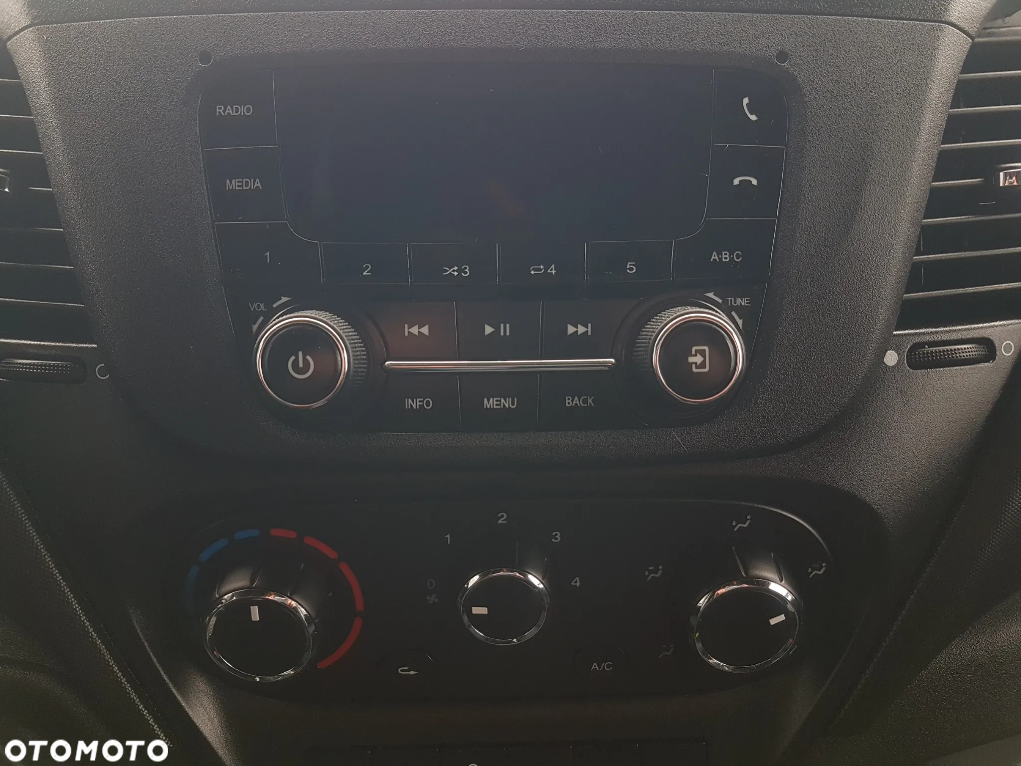 Iveco DAILY KONTENER NISKOPODŁOGOWY 4,43x2,23x2,42 SKLEP BAR FOODTRUCK KAMPER KLIMA - 31