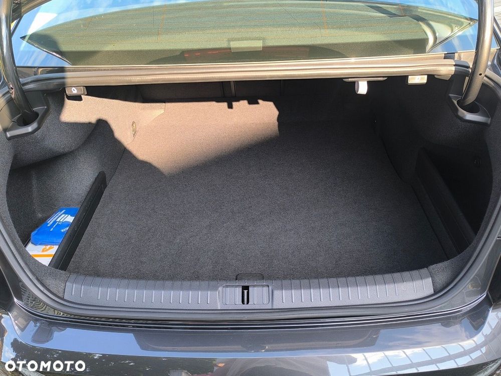 Volkswagen Passat - 36