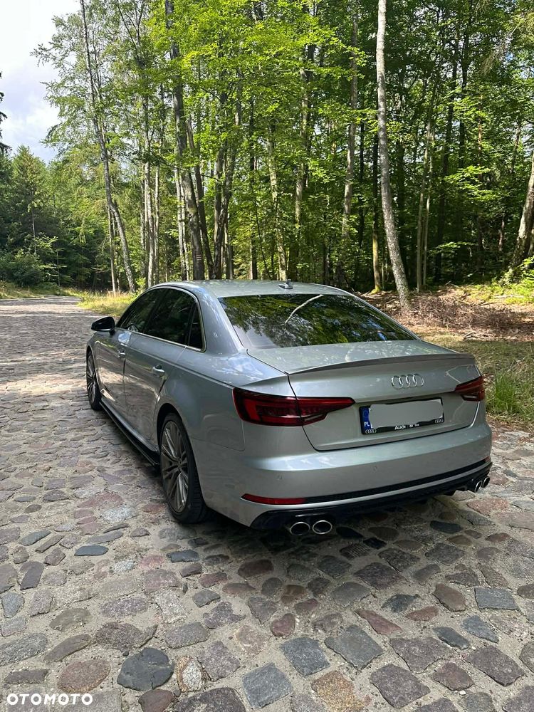 Audi A4 Limousine 2.0 TFSI ultra S tronic sport - 4