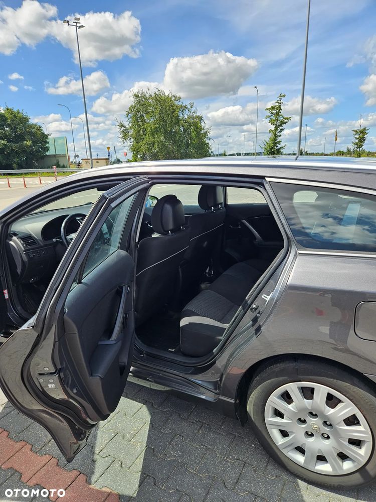 Toyota Avensis 1.8 Active - 13