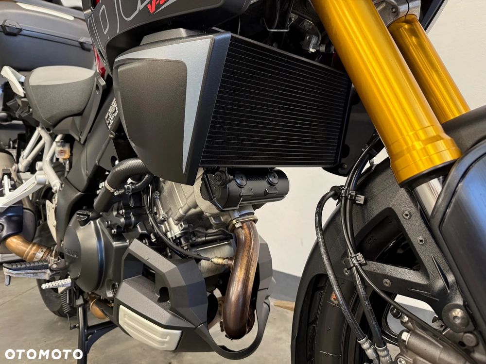 Suzuki V-STROM - 13