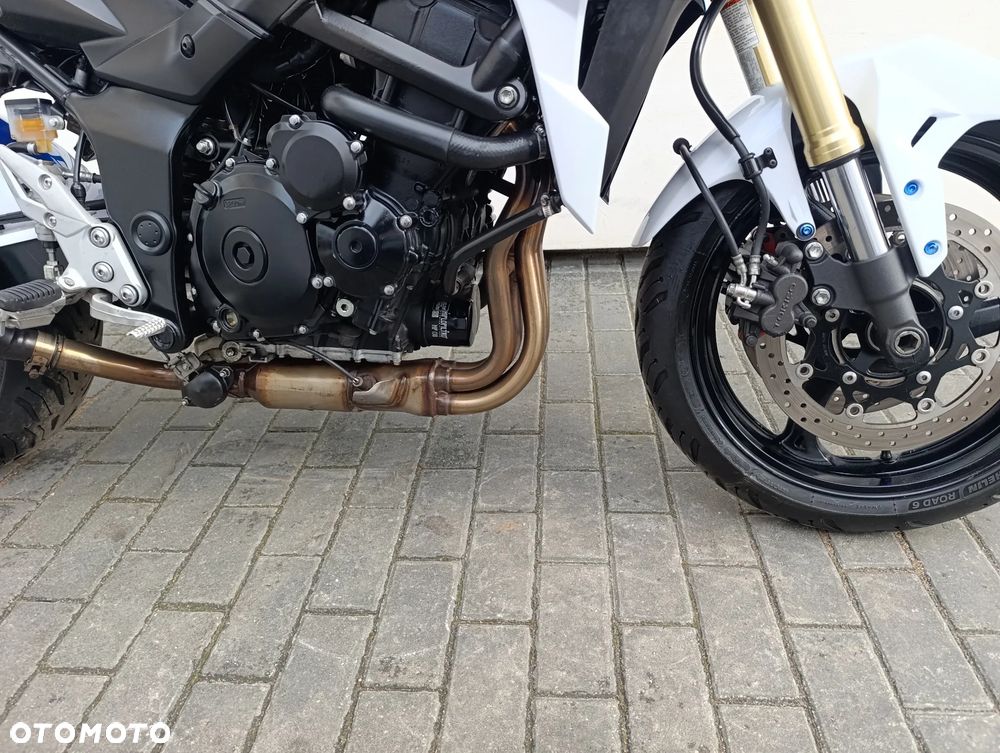 Suzuki GSR - 29