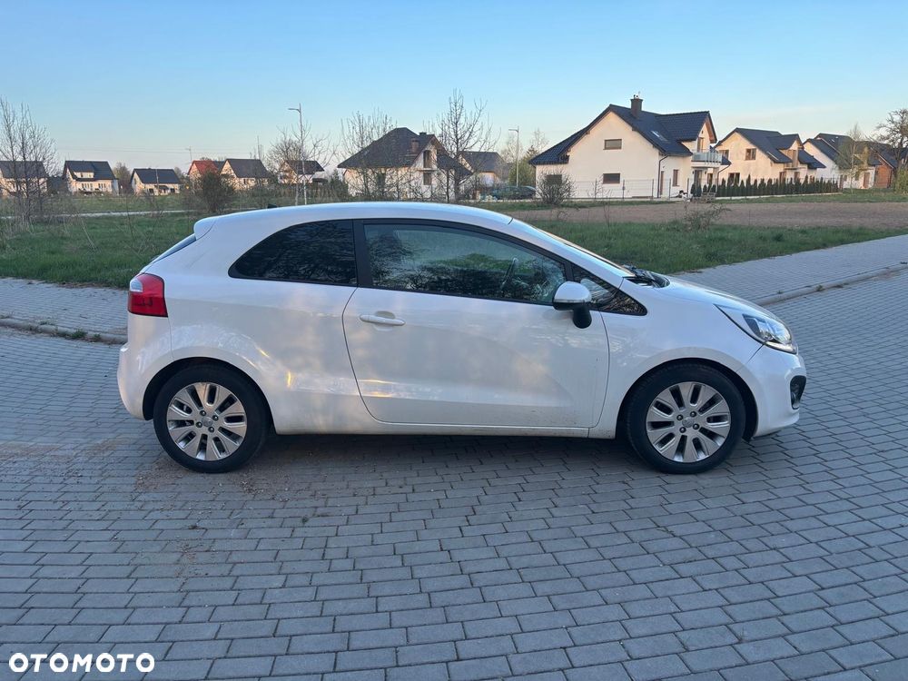 Kia Rio 1.2 L - 4