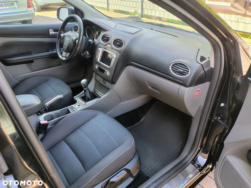 Ford Focus 1.8 Sport - 19