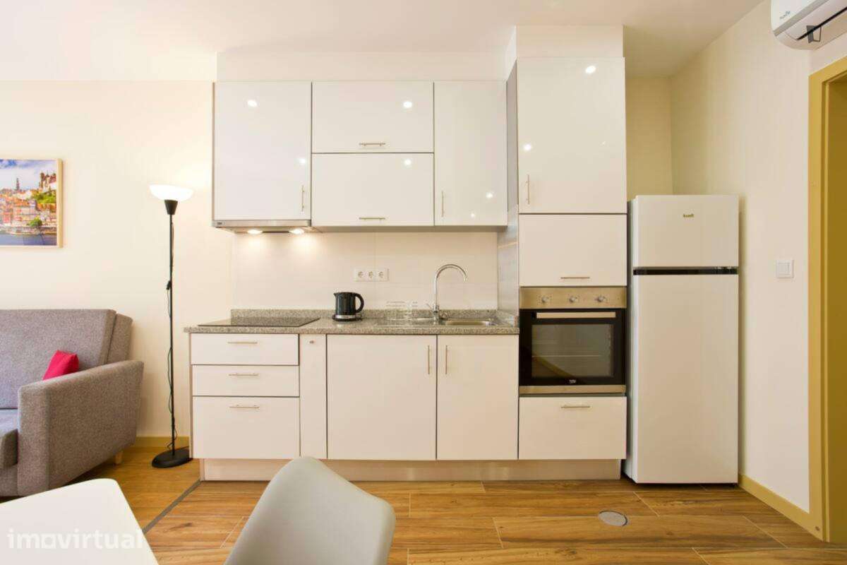 Apartamento com 1 quartos - localizado em Santo Ildefonso Porto - Grande imagem: 2/11
