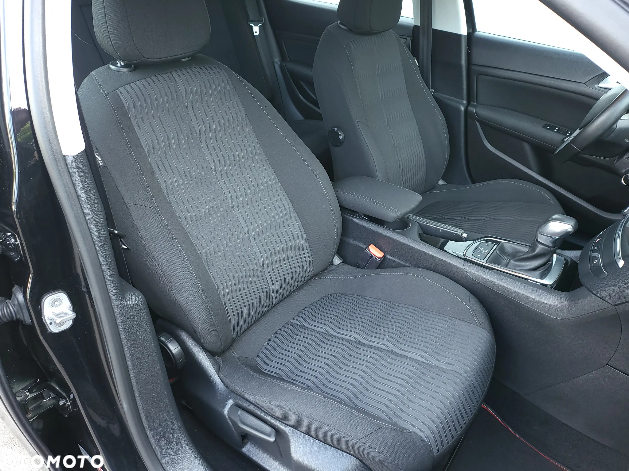 Peugeot 308 SW 1.6 BlueHDi Allure S&S EAT6 - 13