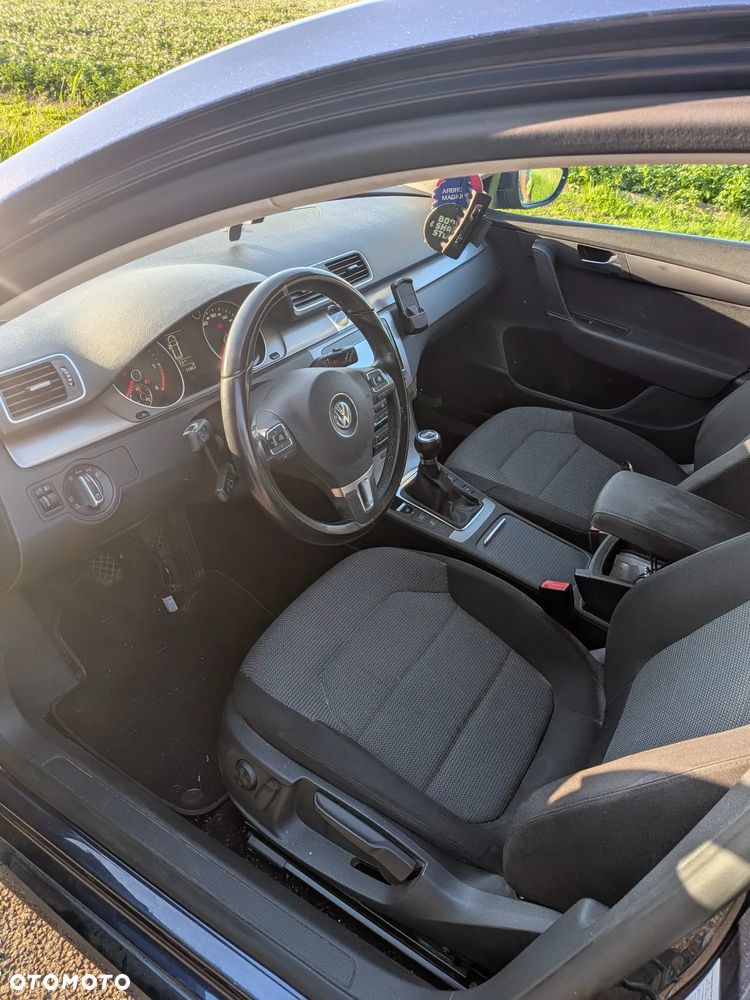 Volkswagen Passat - 9