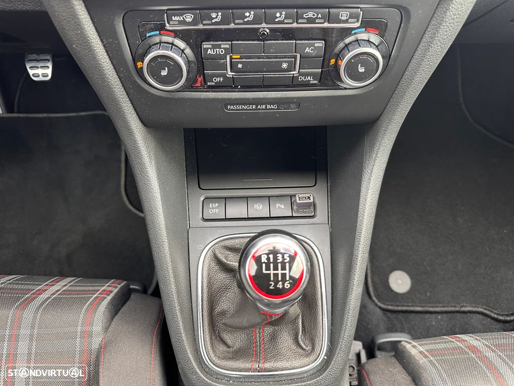 VW Golf 2.0 GTI - 30