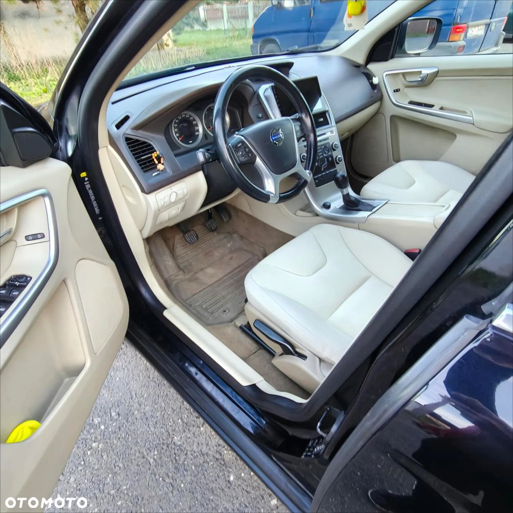 Volvo XC 60 D5 AWD Momentum - 5