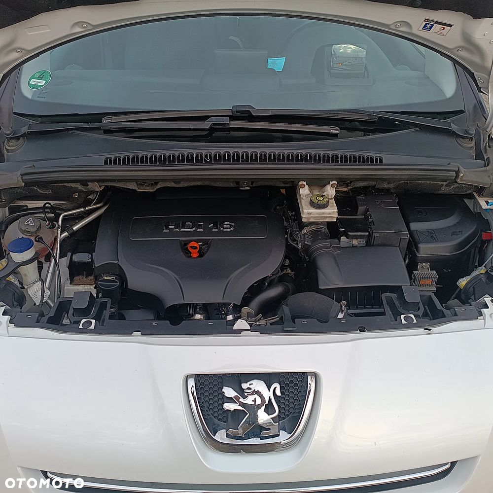 Peugeot 5008 2.0 HDi Premium + - 35