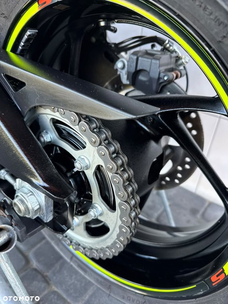 Suzuki GSX - 23