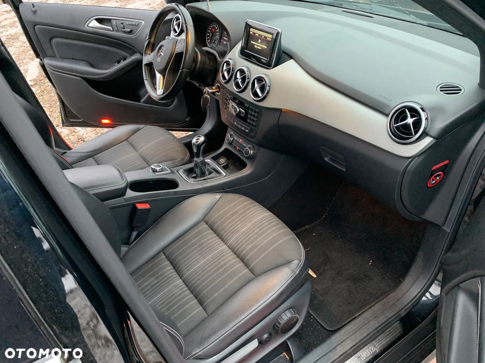 Mercedes-Benz Klasa B 180 UrbanStyle Edition - 9