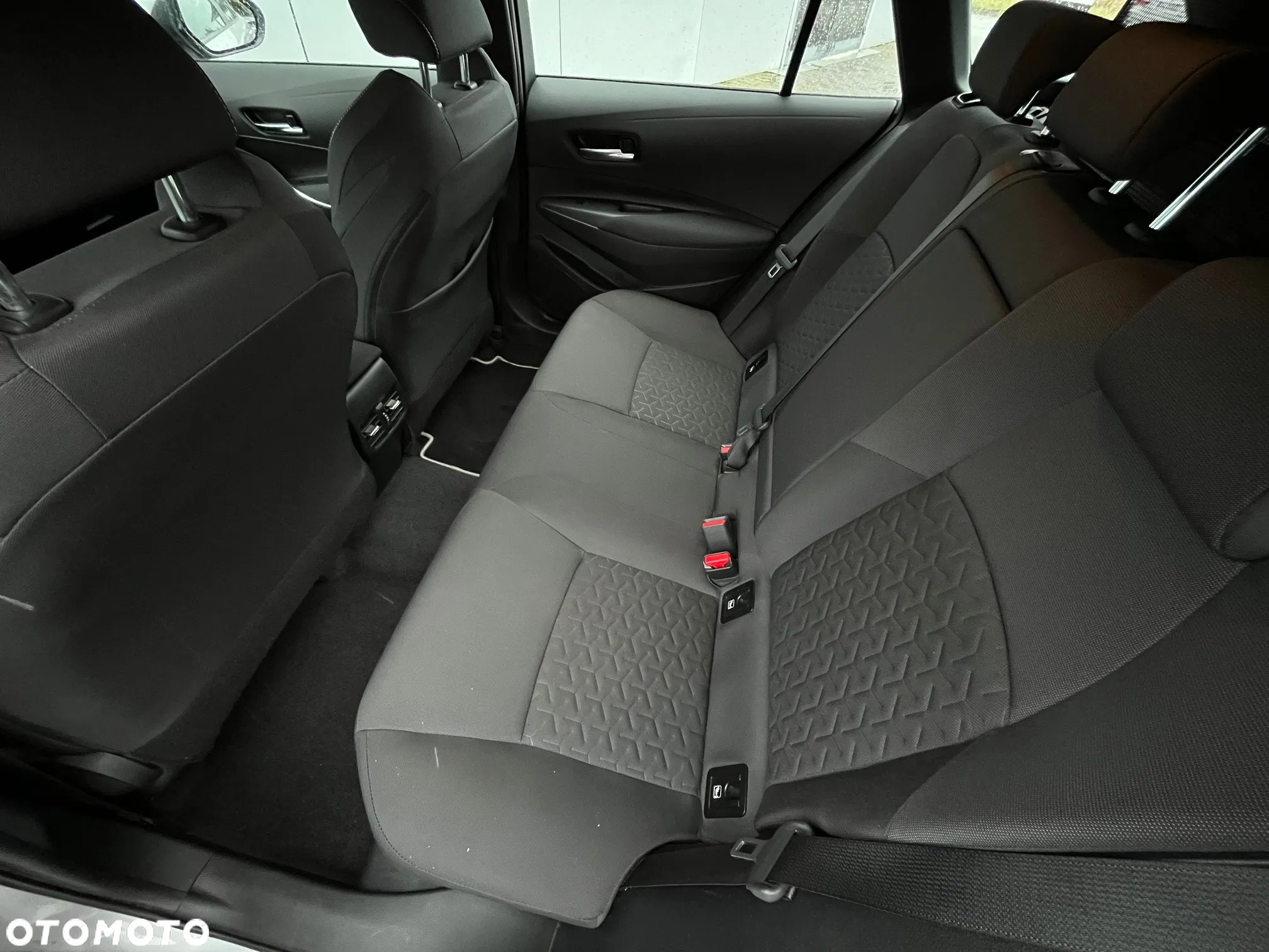 Toyota Corolla 1.8 Hybrid Comfort - 17