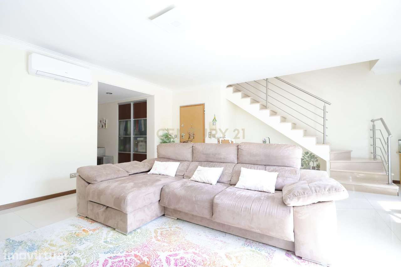 Apartamento Duplex T4 de Prestígio com Vista Rio | Alcochete - Grande imagem: 2/33