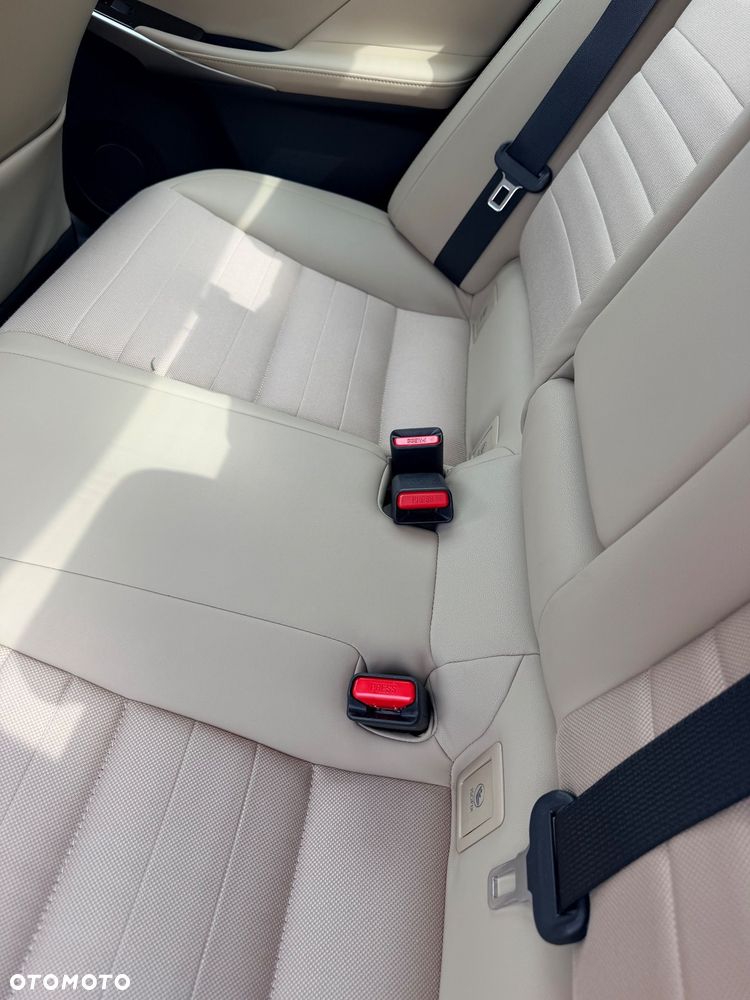 Lexus IS 300h Elegance - 3
