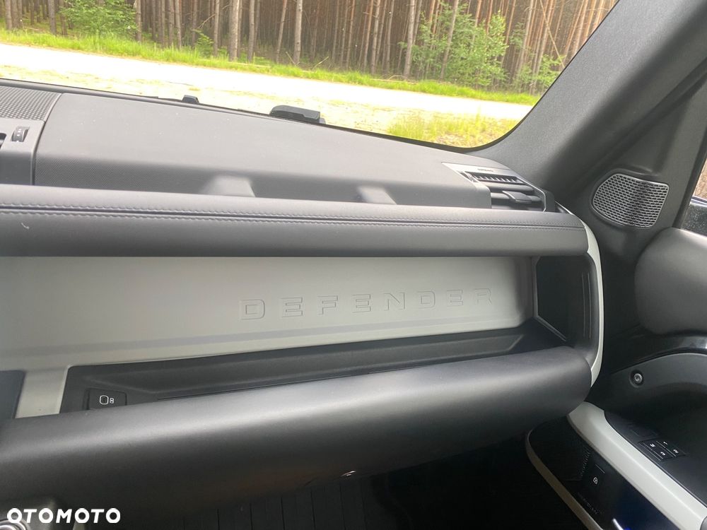 Land Rover Defender 3.0 D300 mHEV SE - 32