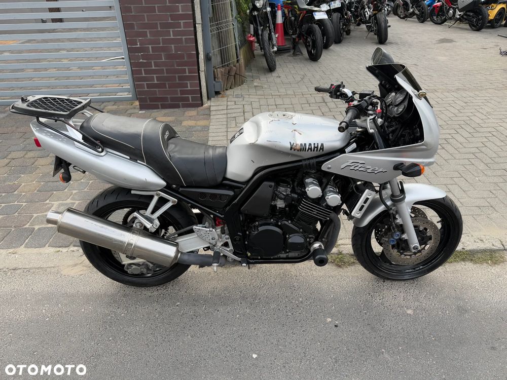 Yamaha FZS - 4