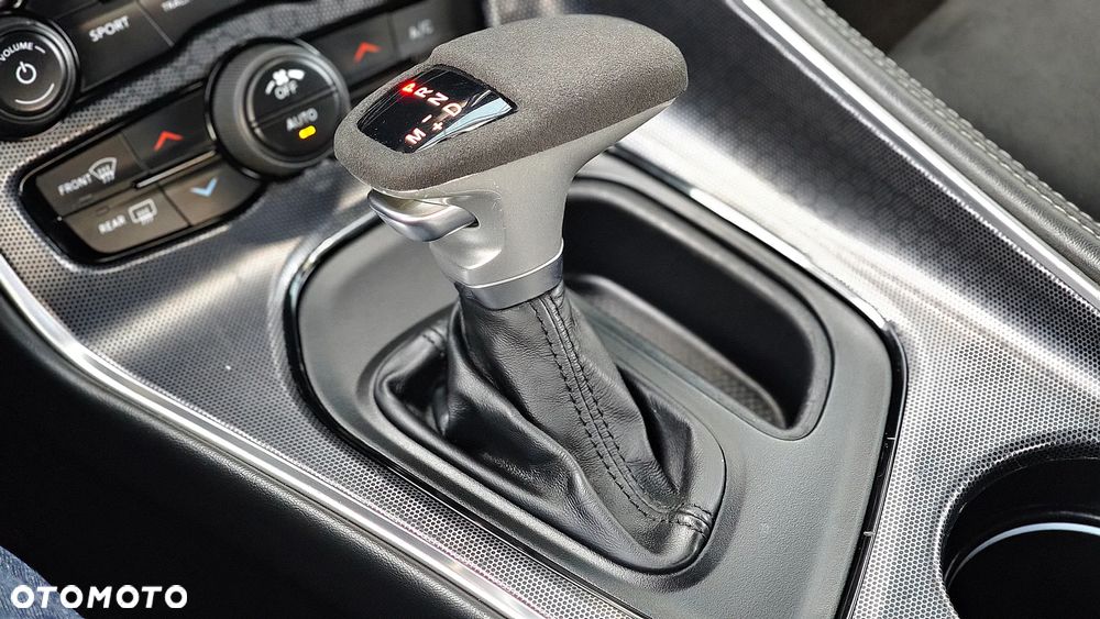 Dodge Challenger 6.4 Scat Pack - 24