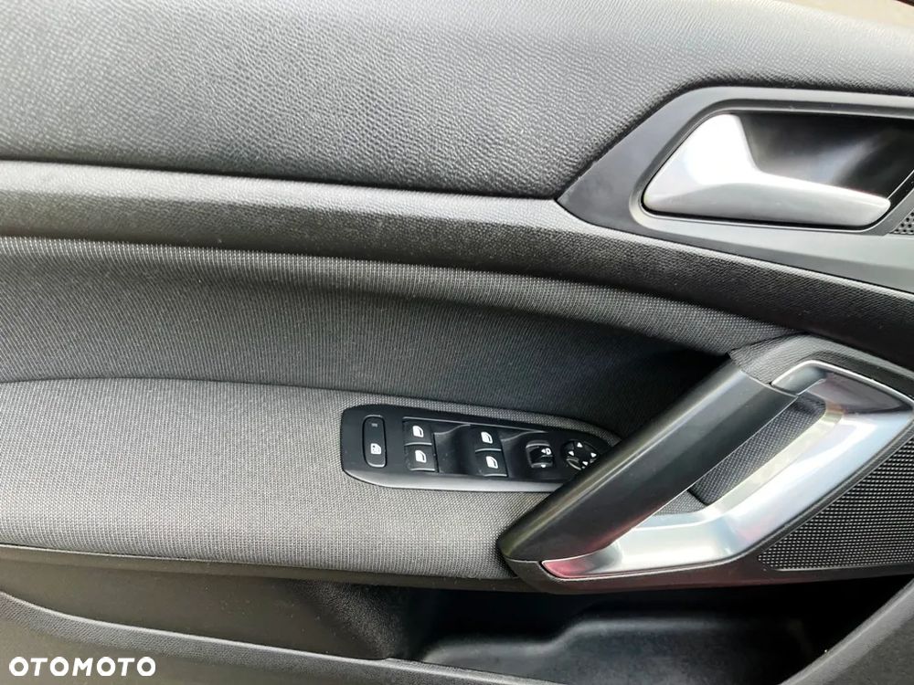 Peugeot 308 1.2 PureTech GPF Allure Pack S&S EAT8 - 9