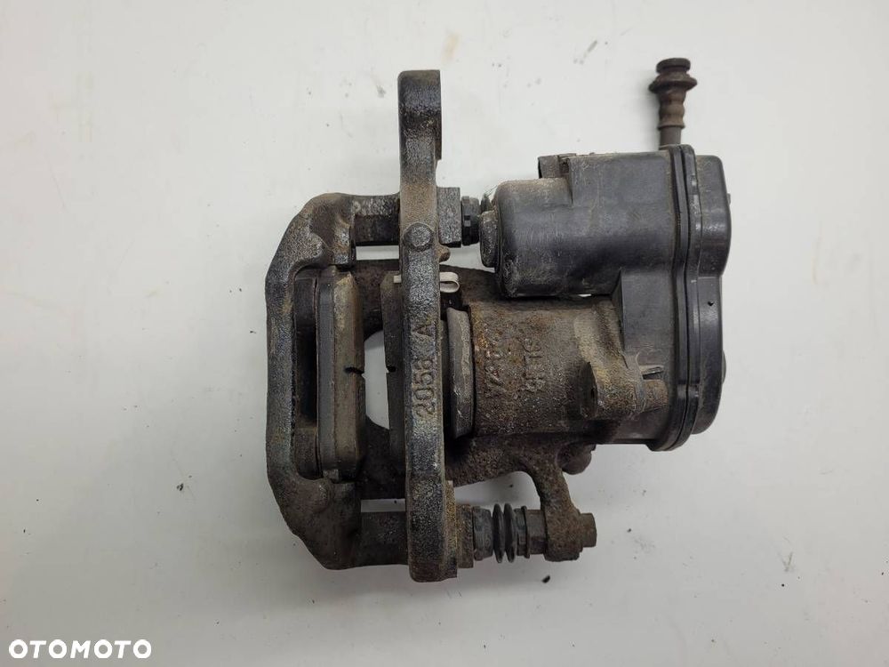 ZACISK HAMULCOWY TYŁ TYLNY PRAWY JARZMO NISSAN X-TRAIL III T32 2.0 DCI - 7