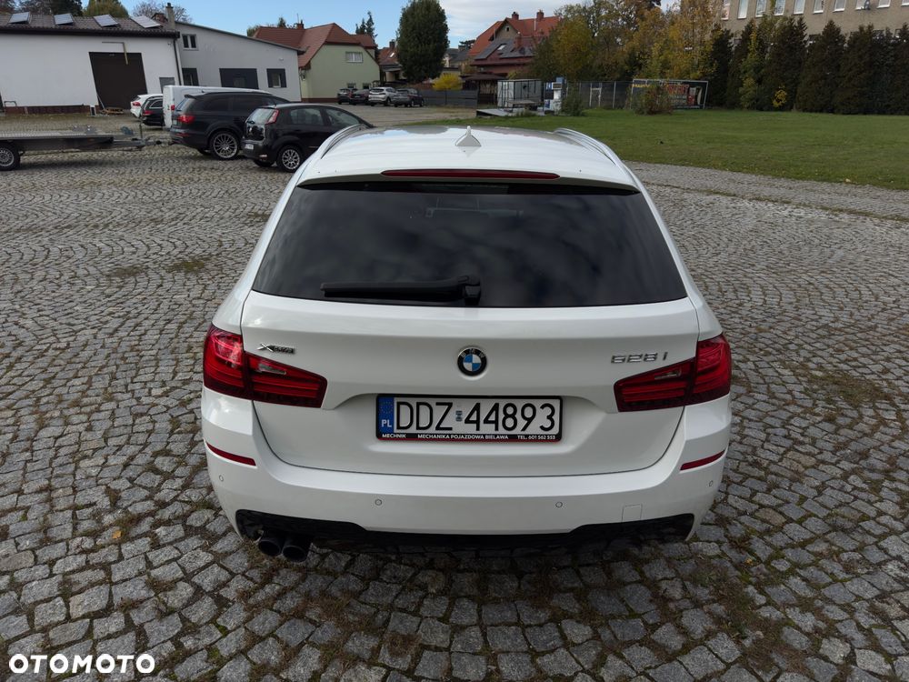 BMW Seria 5 528i Touring Sport-Aut Luxury Line - 10