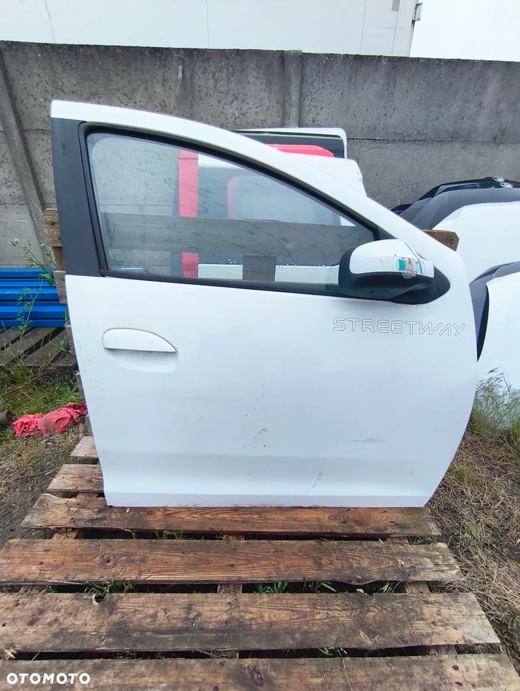 DACIA SANDERO II DRZWI PRAWE PRZEDNIE EUROPA KOMPLETNE POZNAŃ GIEŁDA