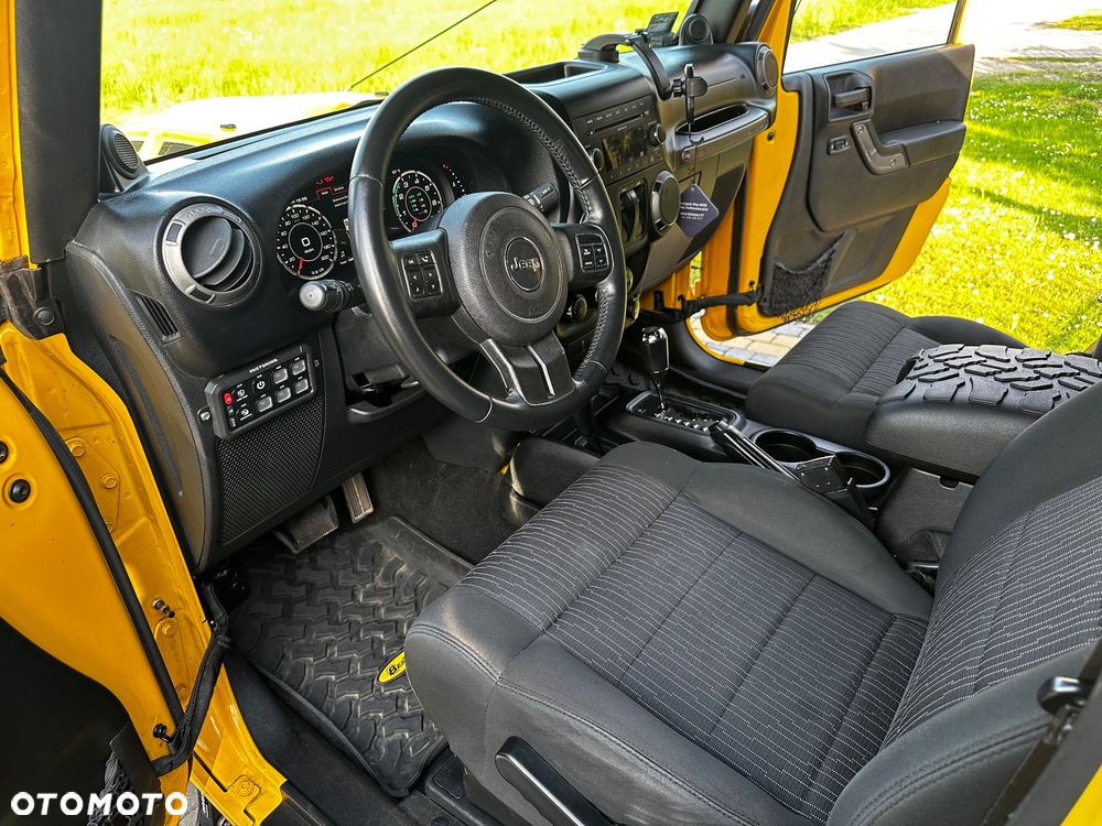Jeep Wrangler 3.8 Sport - 16