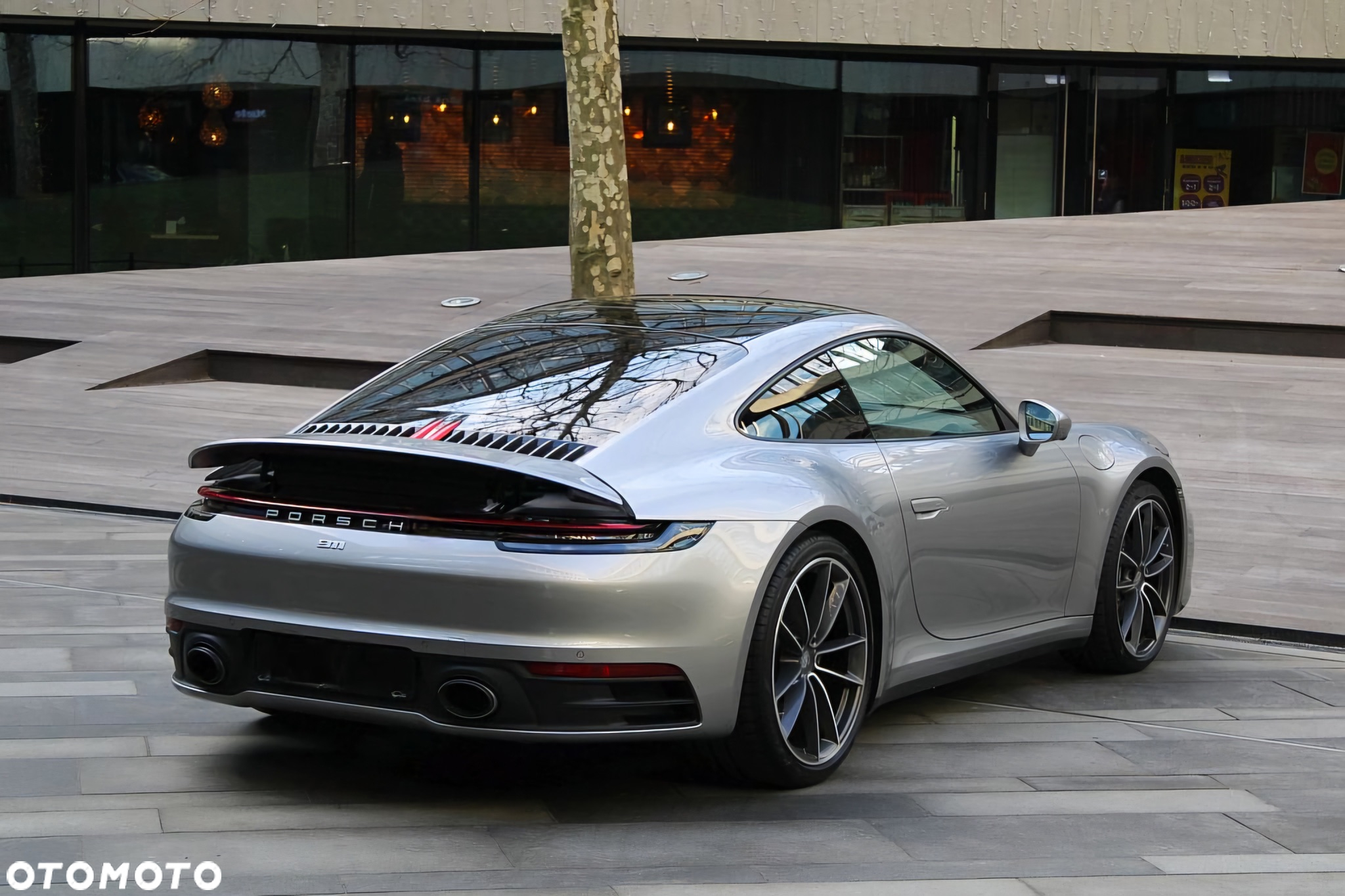 Porsche 911 Carrera 4 - 3
