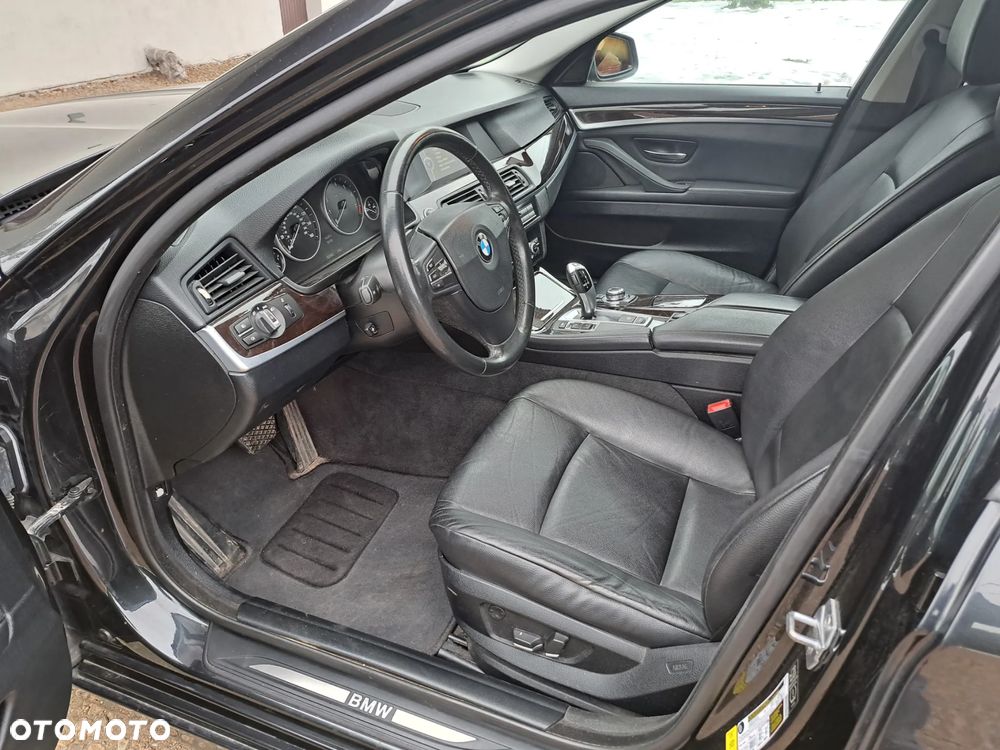 BMW Seria 5 528i xDrive - 10