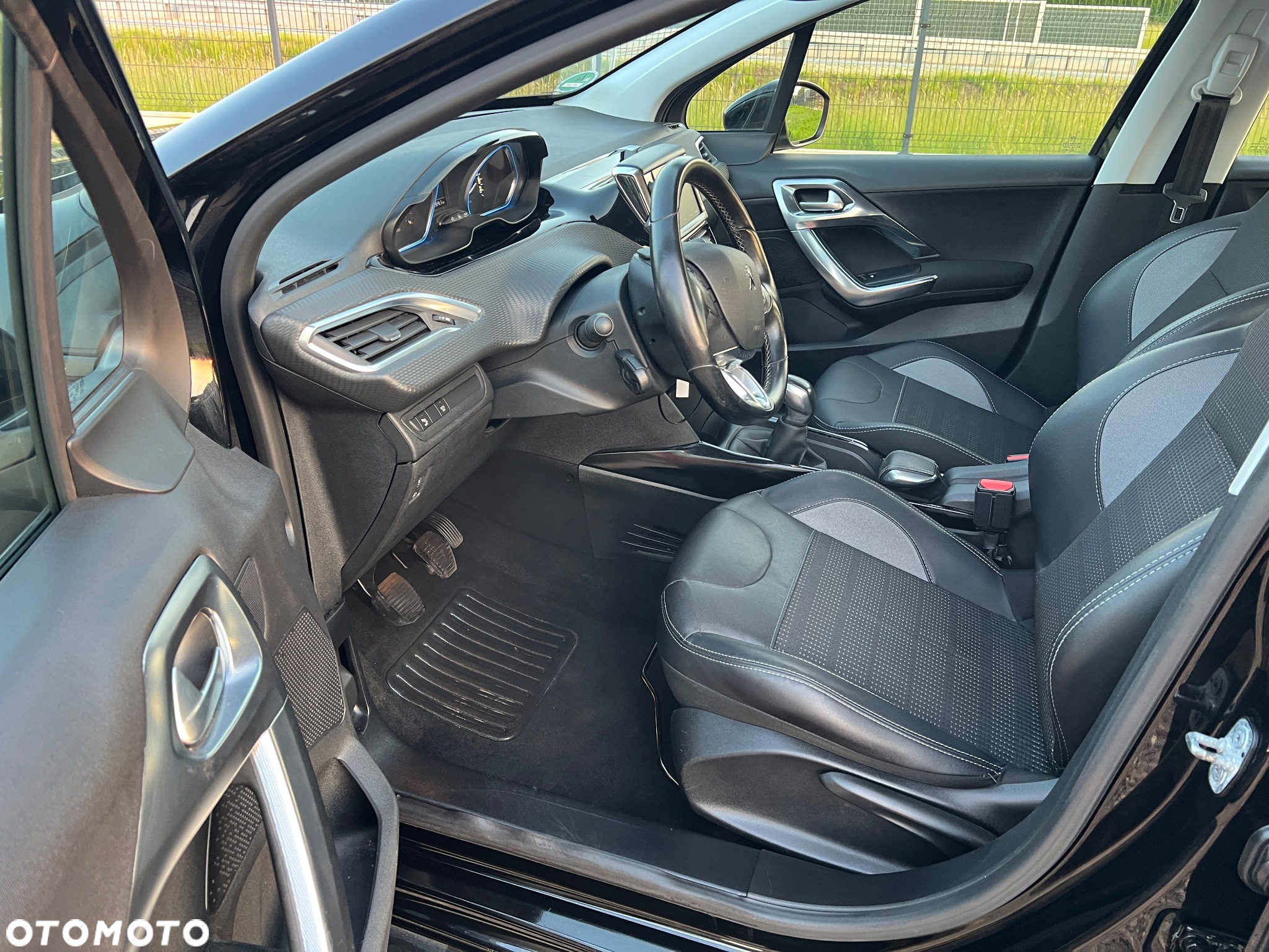 Peugeot 2008 1.2 Pure Tech Allure S&S - 15