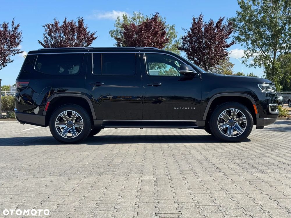 Jeep Wagoneer - 11