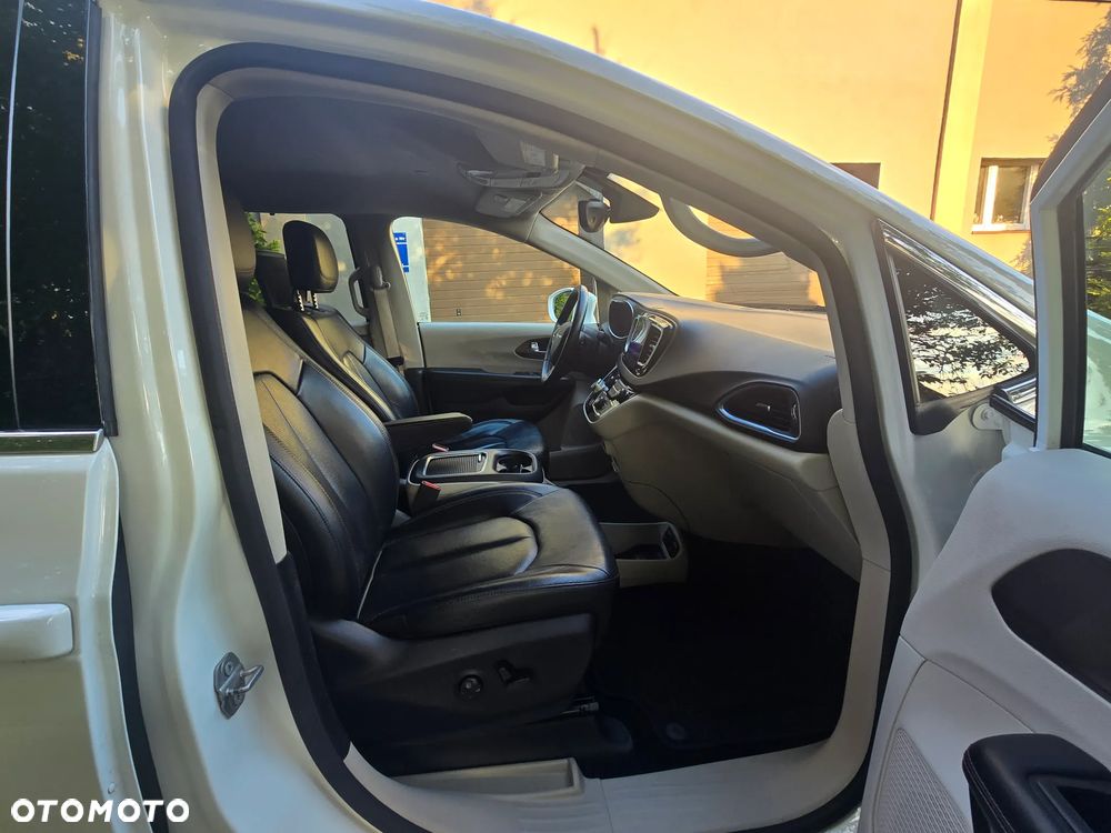 Chrysler Pacifica - 13