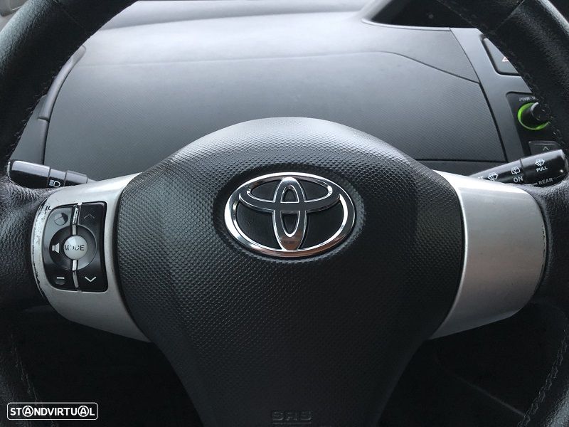 Toyota Yaris 1.0 VVT-i AC Manual - 13