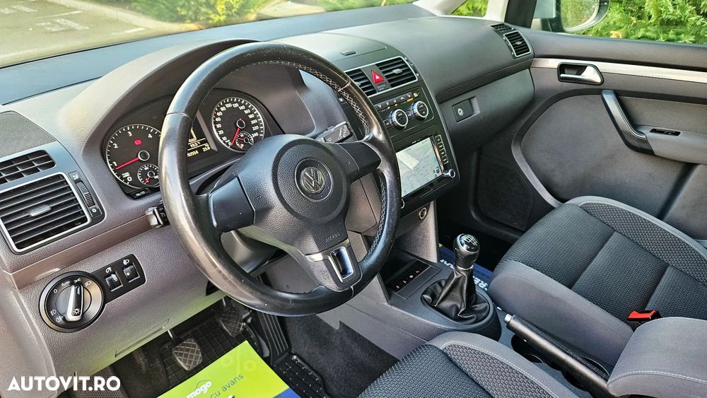 Volkswagen Touran - 11